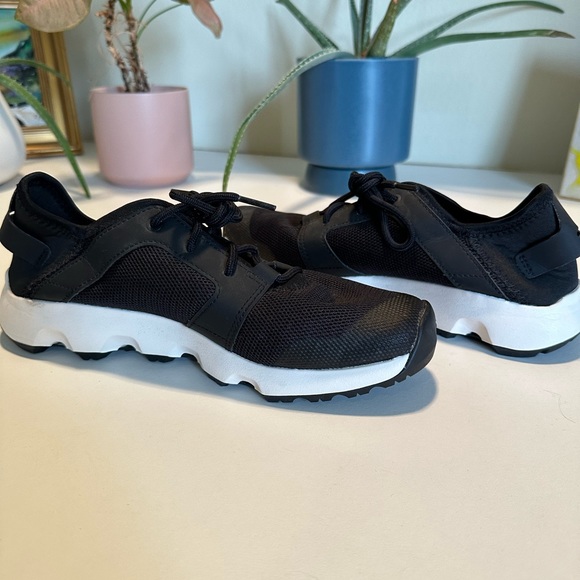 Unworn Women’s adidas Terrex sneakers - Picture 3 of 4